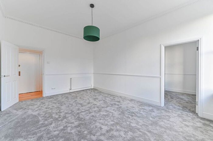 1 Bedroom Flat To Rent In Beulah Hill, Crystal Palace, London, SE19