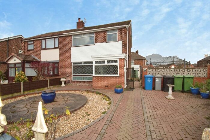 3 Bedroom Semi-Detached House For Sale In Patterdale Road, Manchester, M31