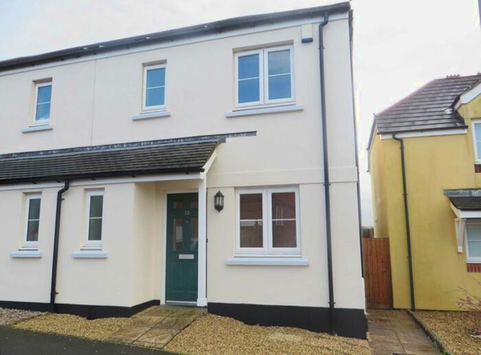 3 Bedroom End Of Terrace House To Rent In Parsons Close, Holsworthy, EX22