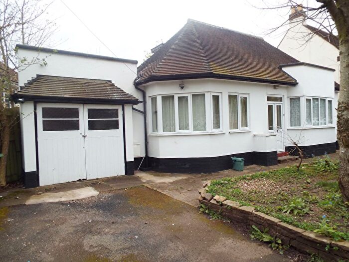 3 Bedroom Bungalow To Rent In Goldthorn Road, Wolverhampton, WV2