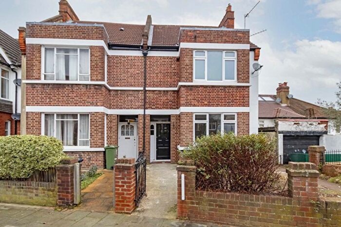 2 Bedroom Flat To Rent In Broxholm Road, London, SE27