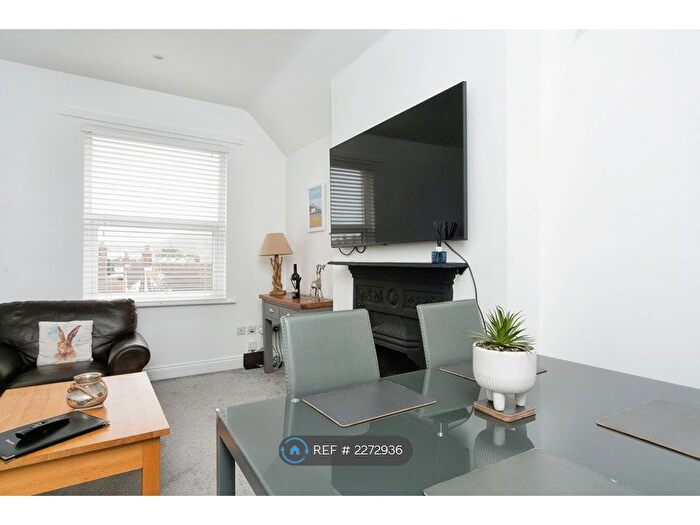 2 Bedroom Flat To Rent In Carmen Sylva Rd, Llandudno, LL30