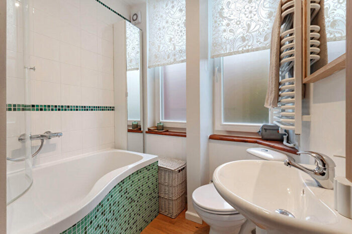 1 Bedroom Flat For Sale In / Bryson Road, Polwarth, Edinburgh, EH11