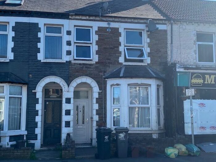 3 Bedroom Flat To Rent In Mackintosh Place, Roath, Cardiff, CF24