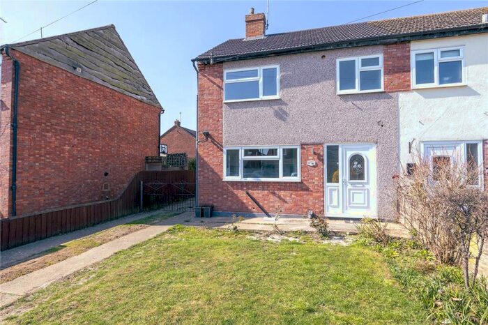 3 Bedroom Semi-Detached House To Rent In Friern Gardens, Wickford, Essex, SS12