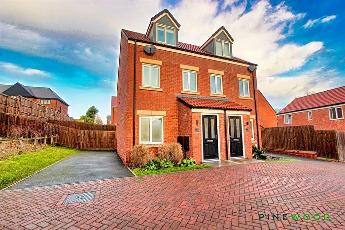 3 Bedroom Town House To Rent In Jasper Avenue, Hasland, Chesterfield, Derbyshire, S41