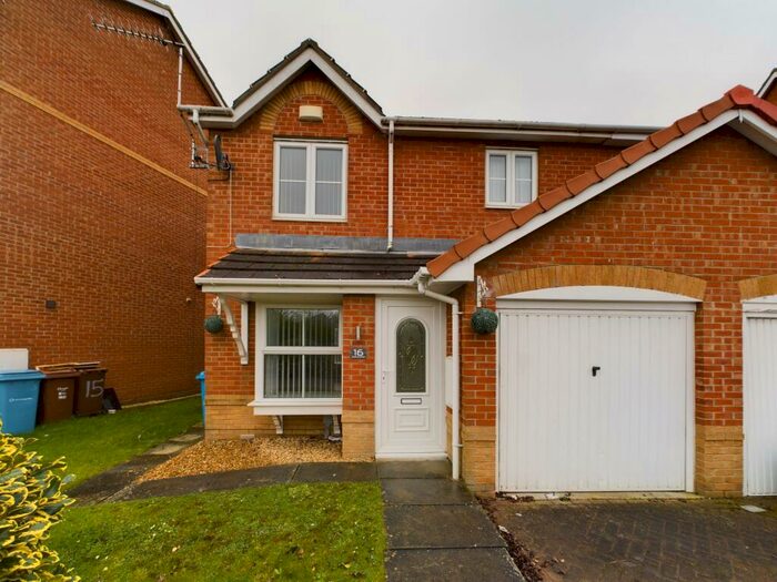 3 Bedroom Semi-Detached House To Rent In Templewaters, Kingswood, HU7