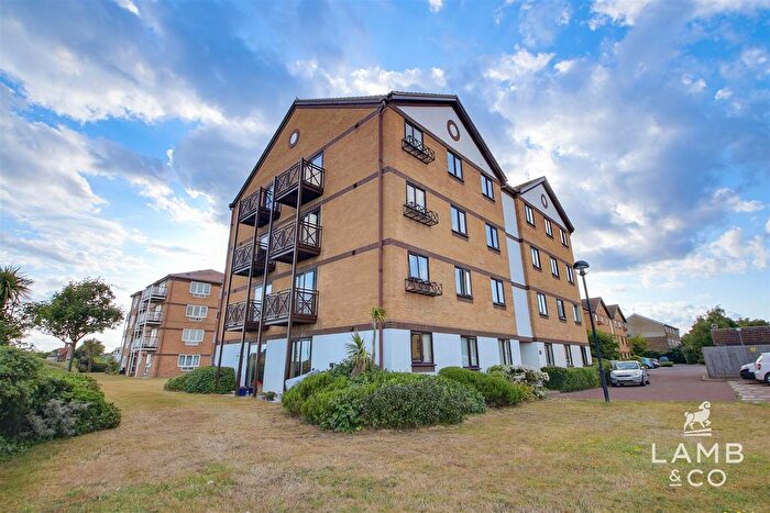 2 Bedroom Flat For Sale In Connaught Gardens East, Clacton-On-Sea, CO15