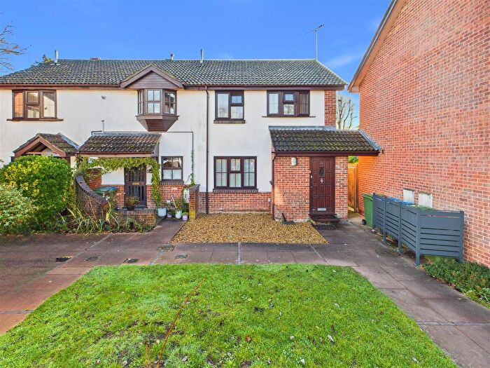 3 Bedroom End Terrace House For Sale In Stanley Gardens, Hersham, Walton-On-Thames, KT12