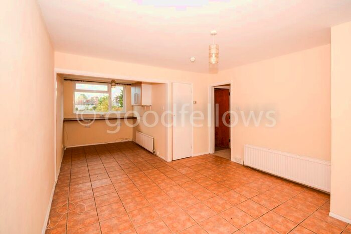 4 Bedroom House To Rent In Gloucester Gardens, Sutton, Surrey, SM1