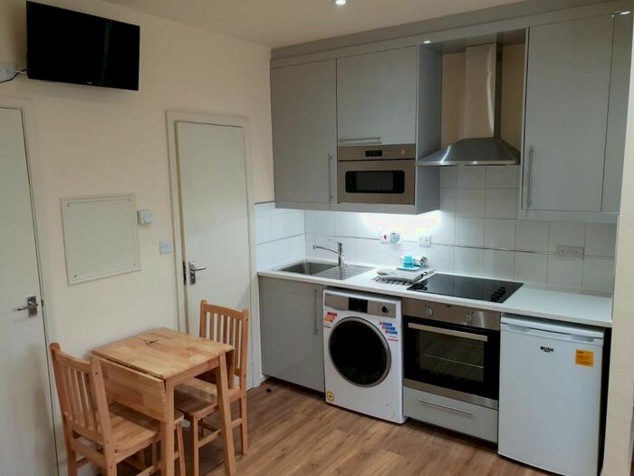 1 Bedroom Studio To Rent In Chatsworth Road, London, NW2
