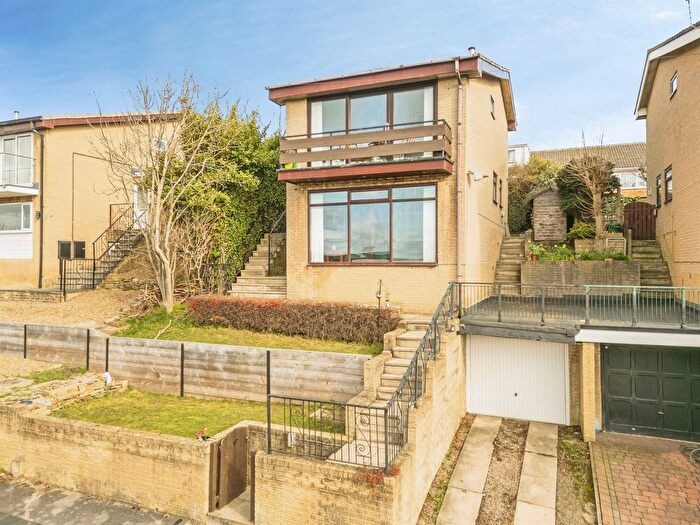 3 Bedroom Detached House For Sale In Norwood Drive, Batley, WF17