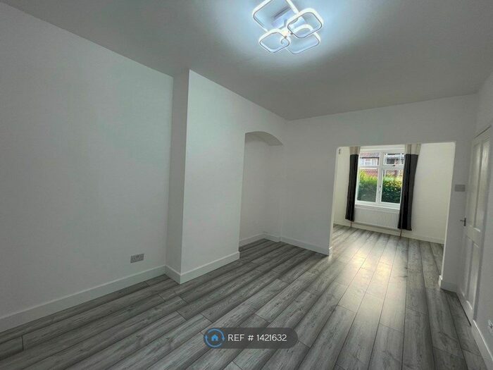 3 Bedroom Terraced House To Rent In Westway, London, W12