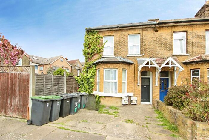 2 Bedroom Flat For Sale In Thorold Road, London, N22