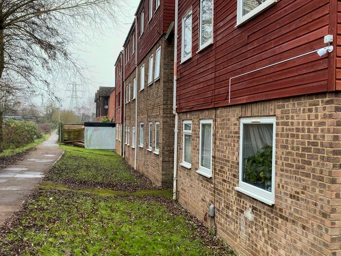 2 Bedroom Flat To Rent In Rochfords Gardens, Slough SL2