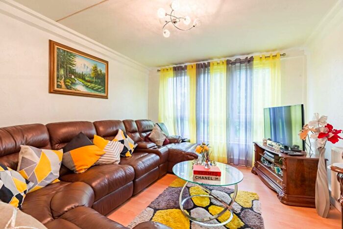 2 Bedroom Flat To Rent In Bradstock Road, , Hackney, London, E9