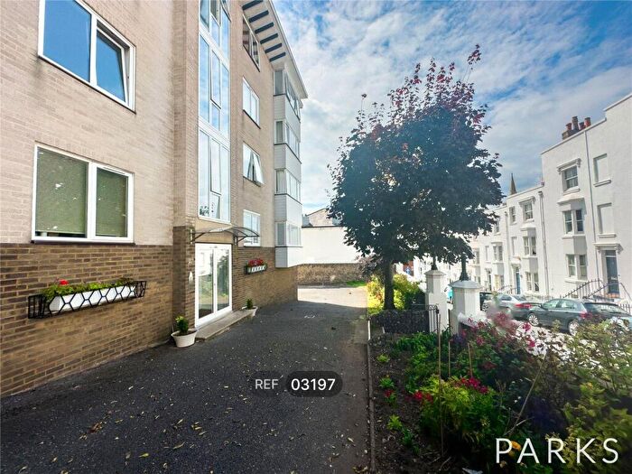 2 Bedroom Flat To Rent In Clifton Place, Brighton, East Sussex, BN1