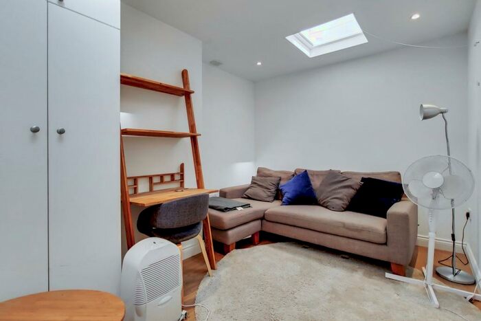 2 Bedroom Apartment To Rent In Junction Road, London, N19