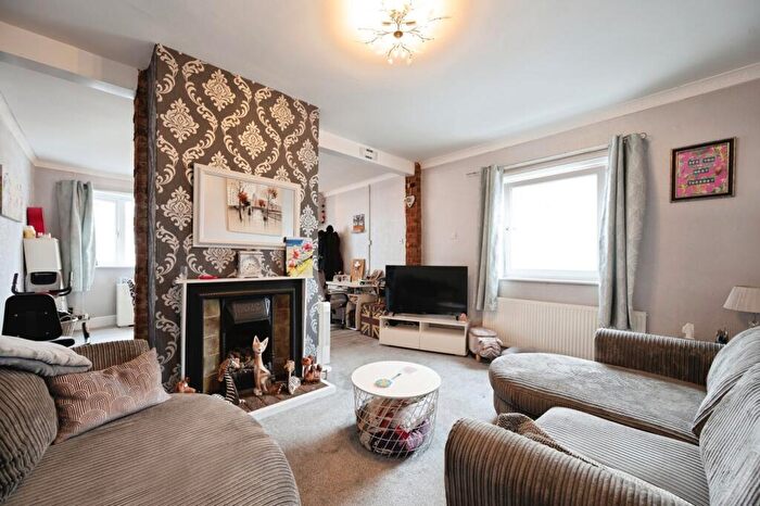 2 Bedroom End Of Terrace House For Sale In Dunbar Road, Southsea, Hampshire, PO4