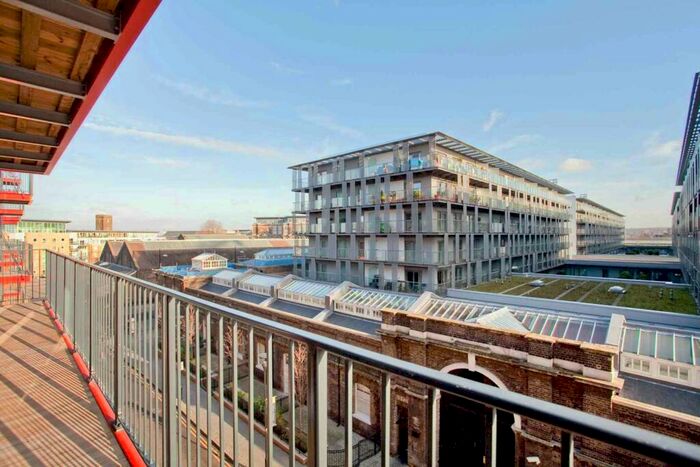 2 Bedroom Flat To Rent In Warehouse Court, Woolwich Riverside, London, SE18