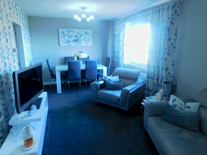 2 Bedroom Flat To Rent In Raeden Crescent, Summerhill, Aberdeen, AB15
