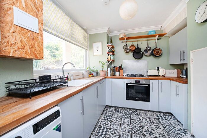 3 Bedroom Maisonette To Rent In Wick Road, Hackney, London, E9