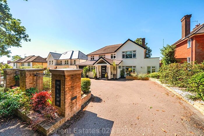 5 Bedroom Detached House For Sale In Upland Drive, Brookmans Park, AL9