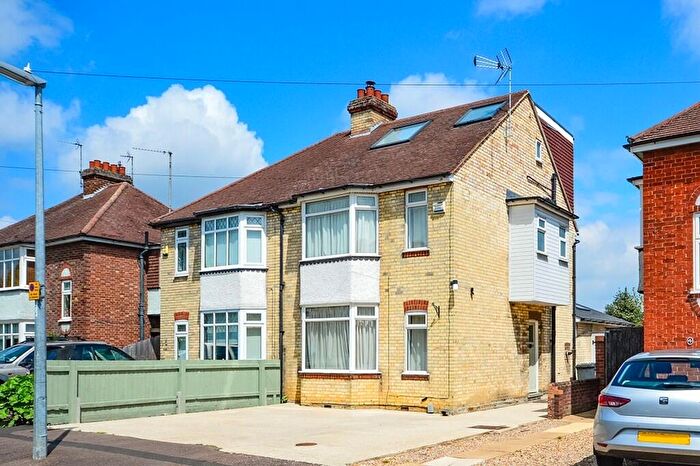 4 Bedroom Semi Detached House To Rent In Lovell Road, Cambridge, CB4