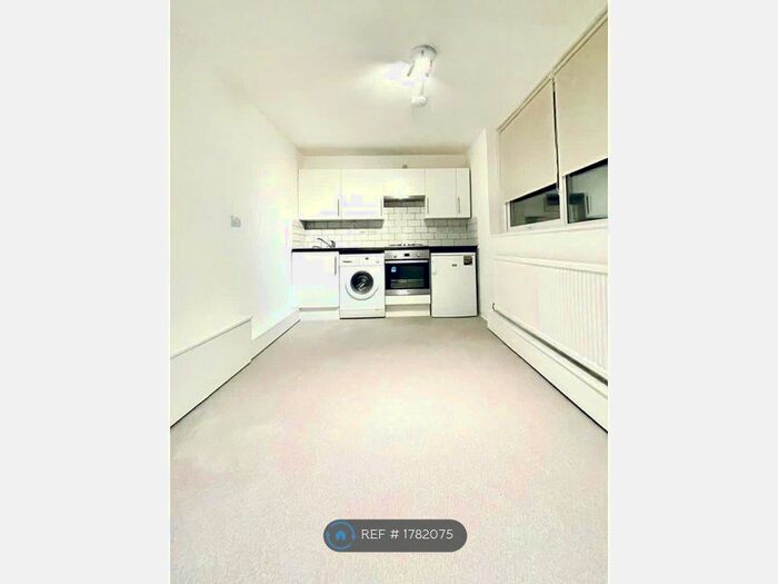 4 Bedroom Flat To Rent In London, London, SE15