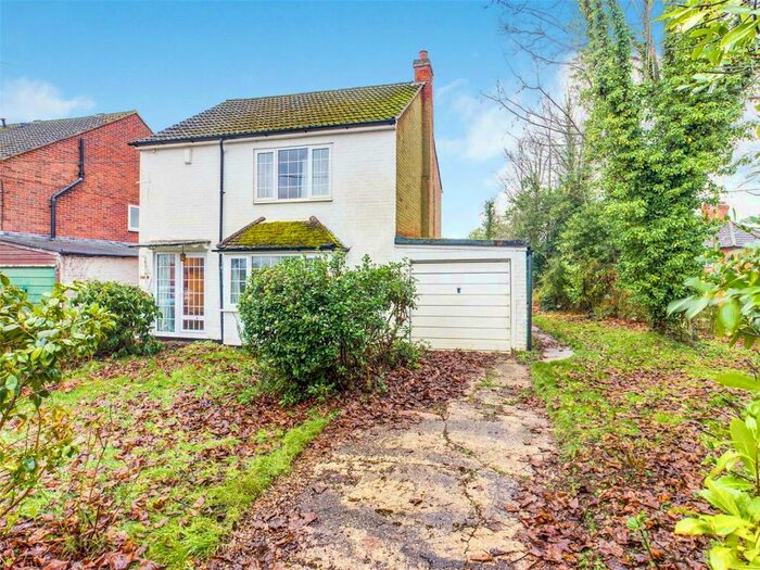 3 Bedroom Detached House For Sale In The Avenue, Mortimer, Reading, RG7