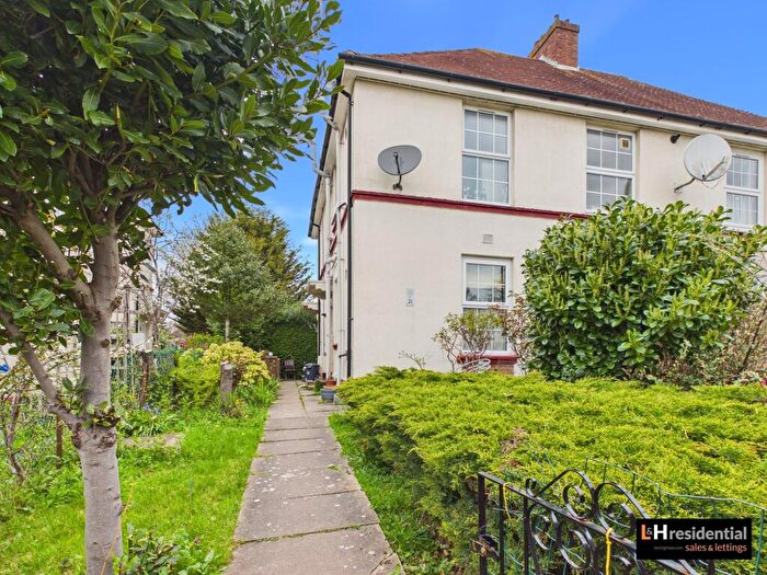 2 Bedroom Flat To Rent In Masefield Crescent, London, N14