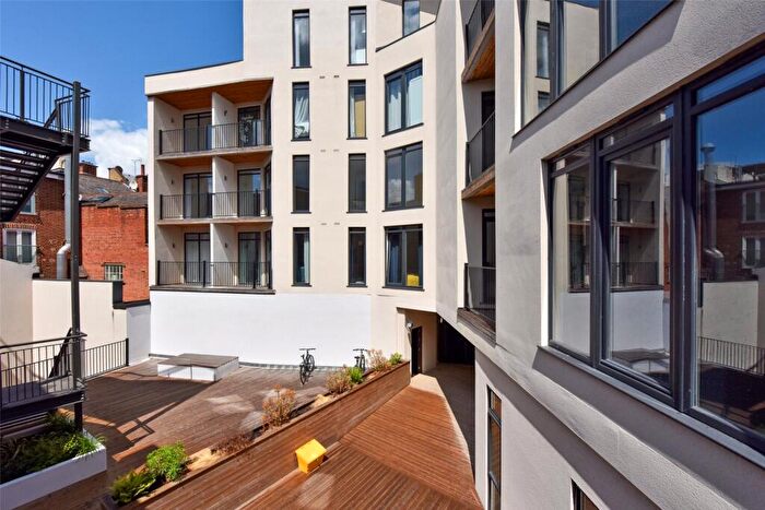 1 Bedroom Apartment To Rent In High Street, Reading, Berkshire, RG1