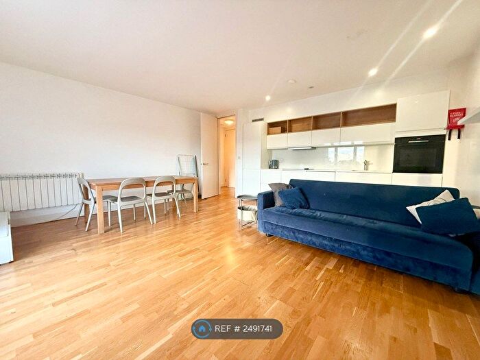 2 Bedroom Flat To Rent In Old Kent Road, London, SE1