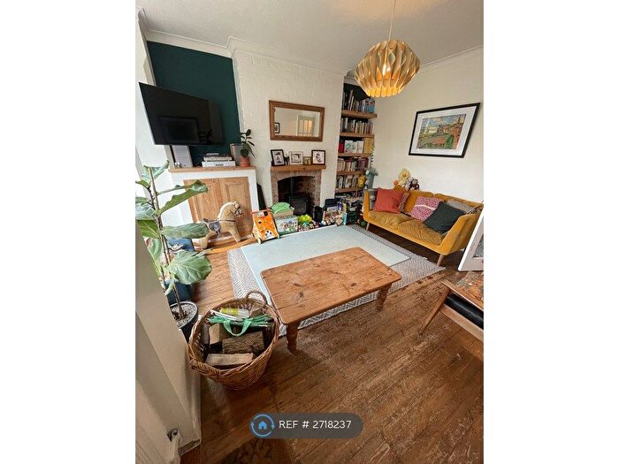 2 Bedroom End Of Terrace House To Rent In Clifton Road, Nottingham, NG11