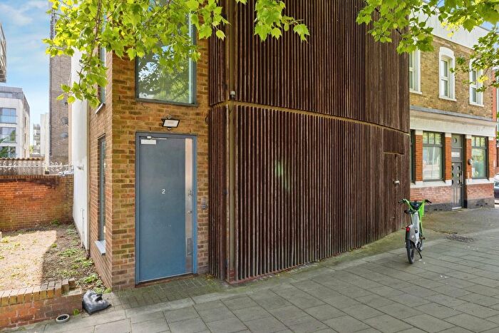 1 Bedroom Flat For Sale In Lower Richmond Road, Richmond, TW9