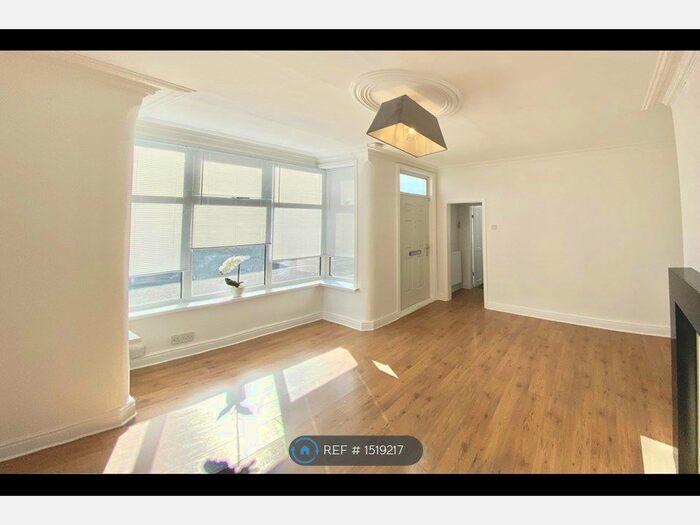 3 Bedroom End Of Terrace House To Rent In Wortley, Leeds, LS12