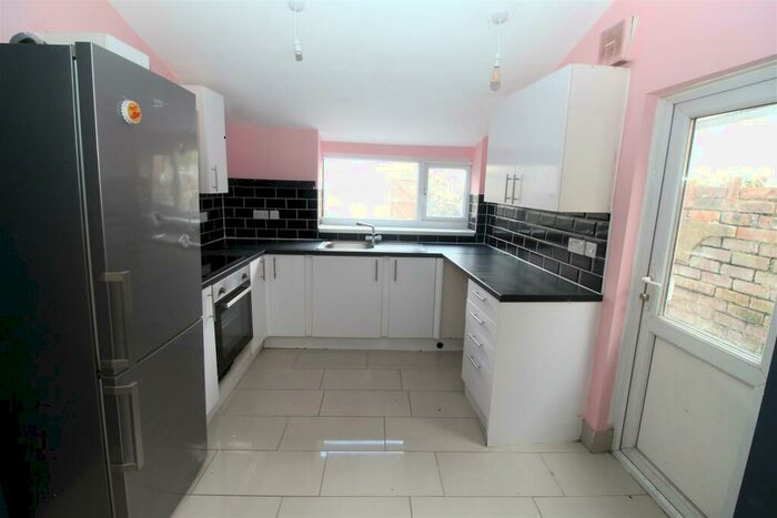 5 Bedroom House To Rent In North Road, Cardiff, CF10