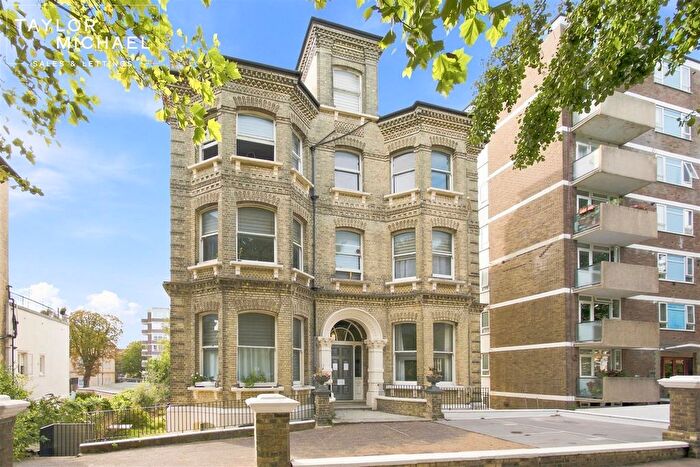 1 Bedroom Flat To Rent In The Drive, Hove, BN3