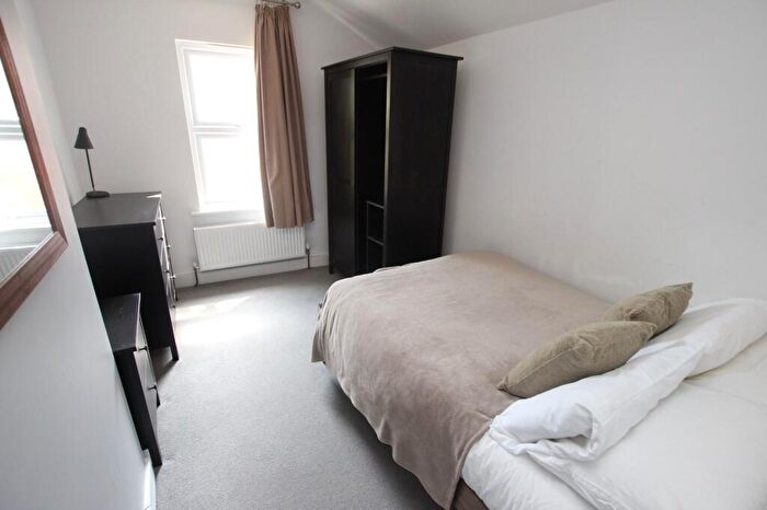 1 Bedroom Terraced House To Rent In Clifton Street, Reading, RG1