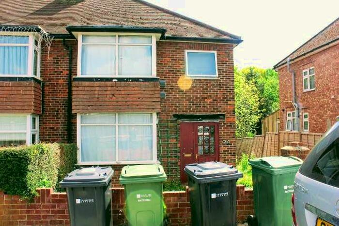 5 Bedroom Semi-Detached House To Rent In Ash Grove, Guildford, GU2