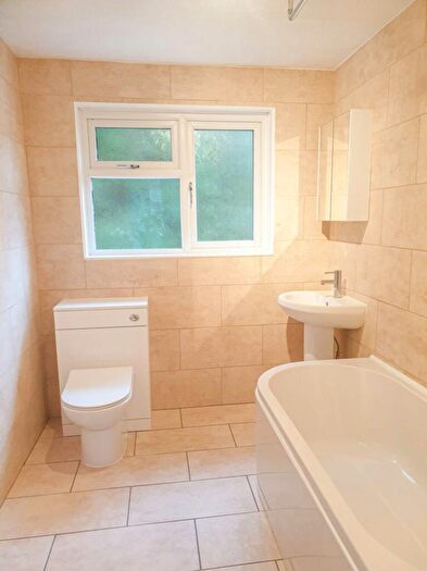 2 Bedroom Bungalow To Rent In Bradiford, EX31