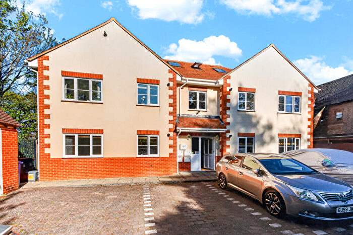 2 Bedroom Flat For Sale In Larges Bridge Drive, Bracknell, RG12