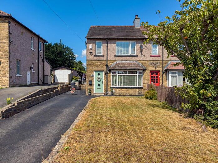 3 Bedroom End Of Terrace House For Sale In Wakefield Road, Bailiff Bridge, HD6