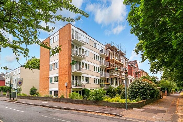 1 Bedroom Flat To Rent In Lawman Court, Kew Road, Kew, Richmond, Surrey, TW9
