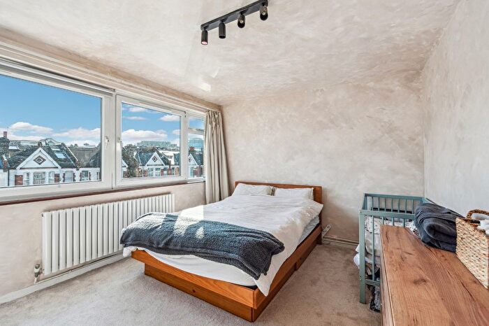 2 Bedroom Flat To Rent In South Park Road, Wandsworth Common, SW19