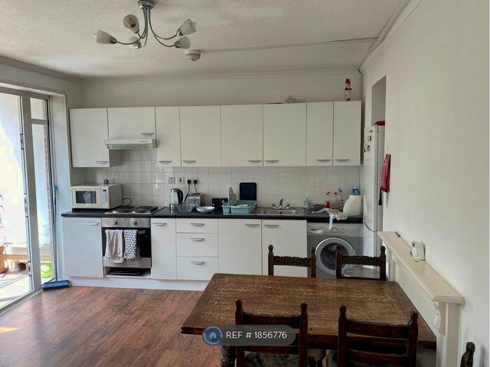 4 Bedroom Flat To Rent In Bew Court, London, SE22