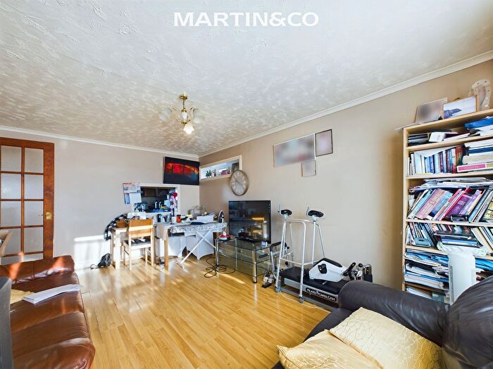 3 Bedroom Flat For Sale In Lud Lodge, Ashford, TW15