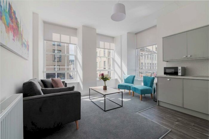 3 Bedroom Flat To Rent In South Bridge, Old Town, Edinburgh, EH1