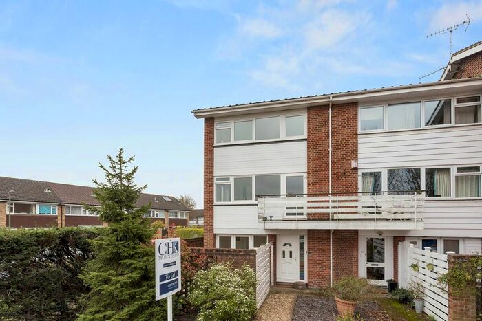 3 Bedroom Town House To Rent In Buckingham Avenue, West Molesey, KT8