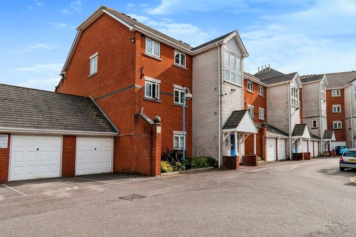 2 Bedroom Apartment For Sale In Horseshoe Bridge, Southampton, SO17